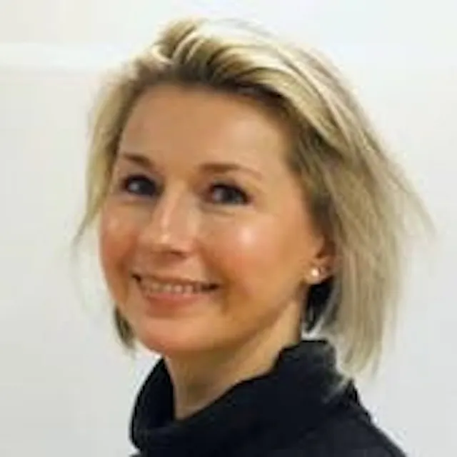 Dr Clare Holt